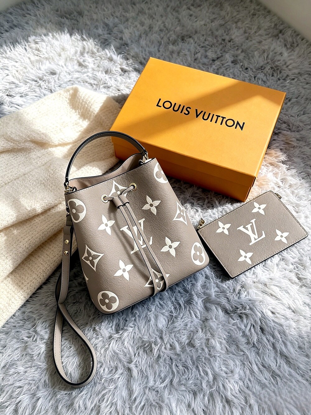 Louis Vuitton Taupe and Cream Monogram Bucket Bag with Pouch - Picture 5 of 6